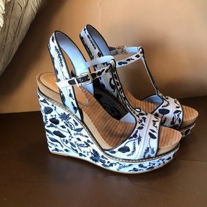 New never worn Gianni Bini wedge shoes